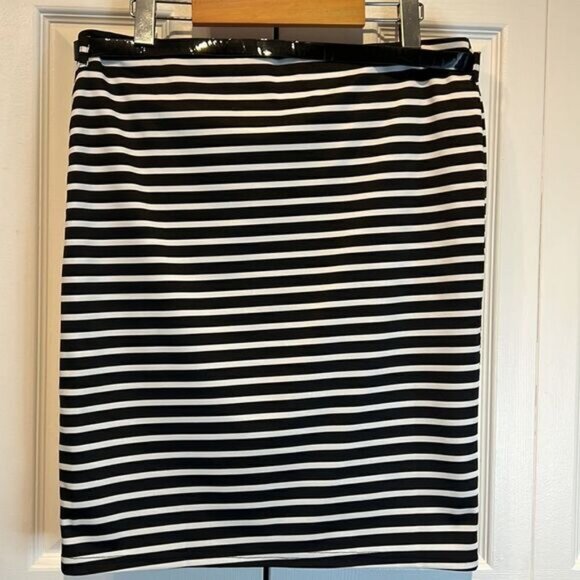 Black and White Striped Knee Length Shirt Size 6 - Picture 5 of 7